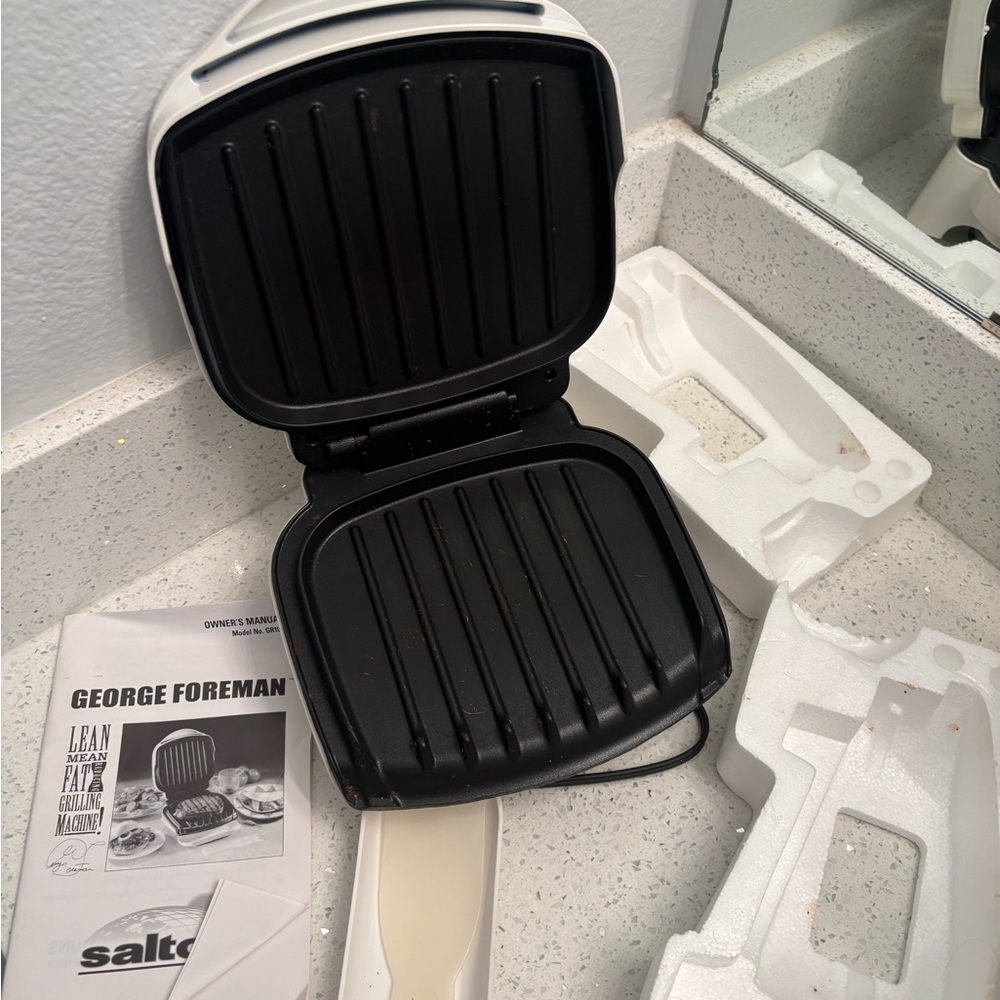 George Foreman white Grilling Machine - Picture 4 of 6
